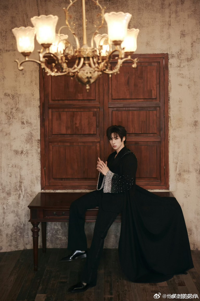 刘涛说颜安现在好火 颜安是真·火出圈了！刘涛都注意到他的广告牌铺满大街、机场、电