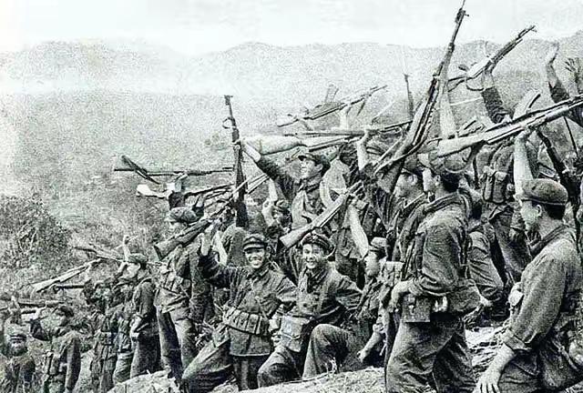 79年那一仗确实是把我们打醒了，所有的装备都验证了一下。首先部队要装备的钢盔，五