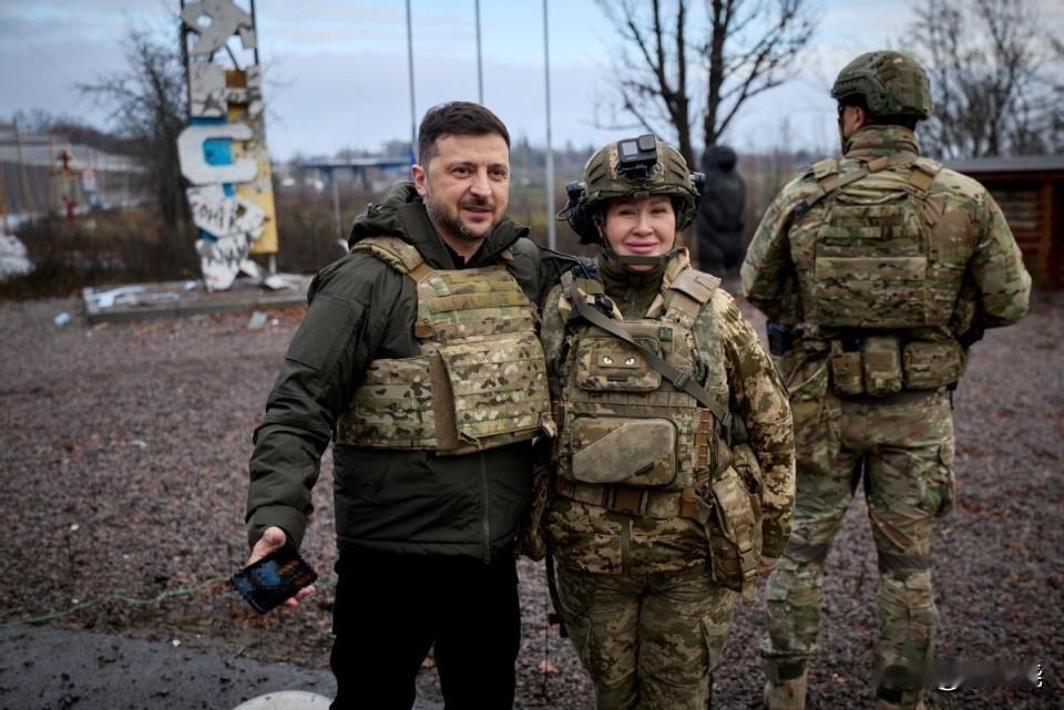 “将帅不畏死，士兵能用命。”
2025年12月12日泽连斯基前往了哈尔科夫州库皮