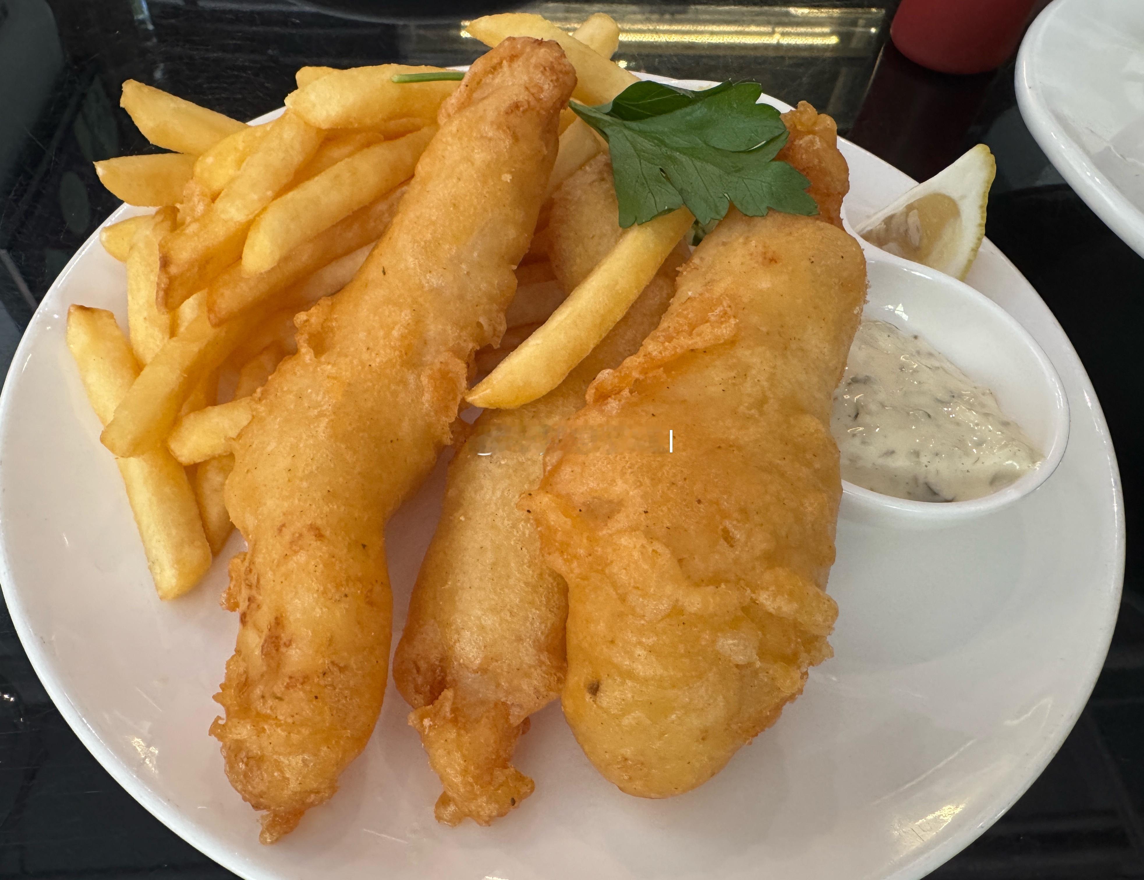 开饭喽好久没吃炸鱼薯条啦🍟🐟🥪