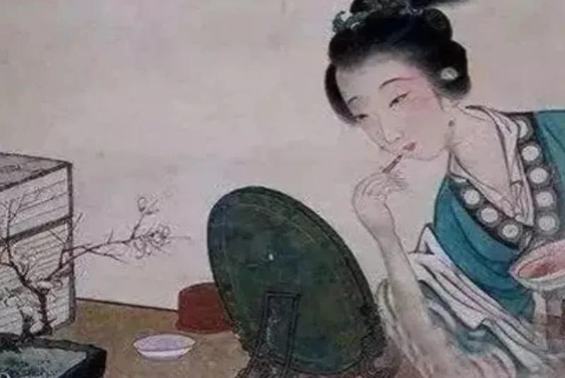 1988年9月，江西德安县出土了一女尸，当考古人员小心翼翼地褪下她的衣服时，竟然