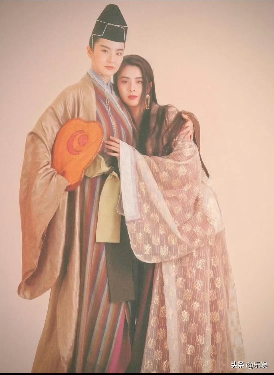 这张照片太权威，至今都很喜欢。看一次心动一次感觉！！

她们俩身上都有种英气，不