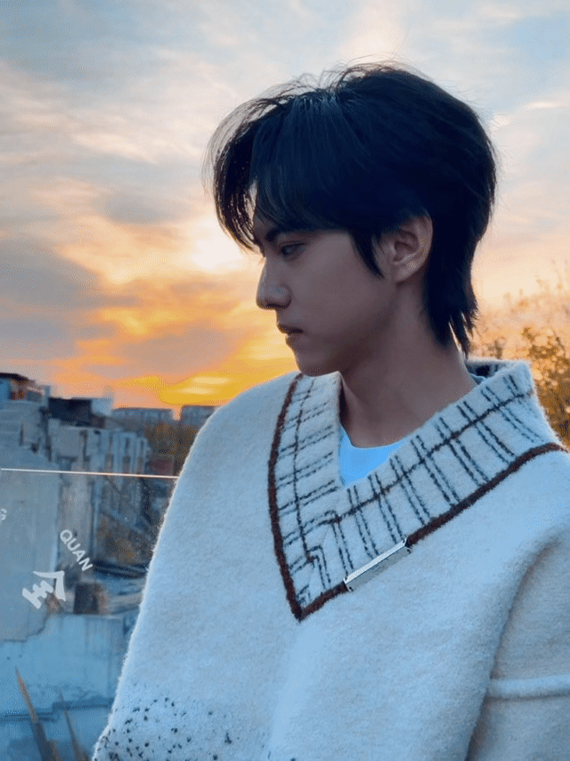 刘轩丞live照营业 秋冬氛围感的神 侧颜太绝了😍 