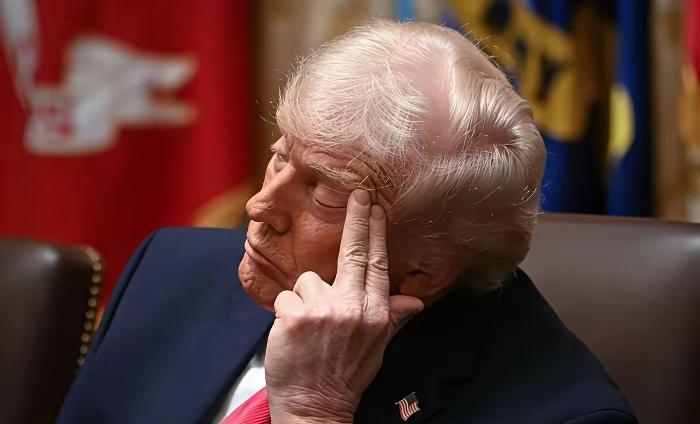​无情的岁月将可能会让特朗普显得精疲力尽。在特朗普未成为总统的时候，总是取笑拜登