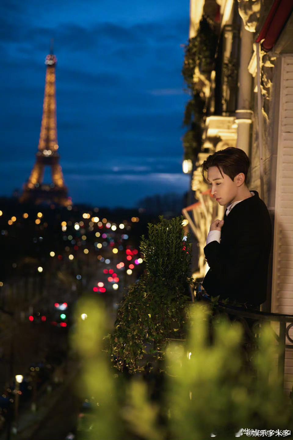 刘宪华18年前就长这样 刘宪华这颜值是吃了防腐剂吧！巴黎时装周全程状态拉满，机场