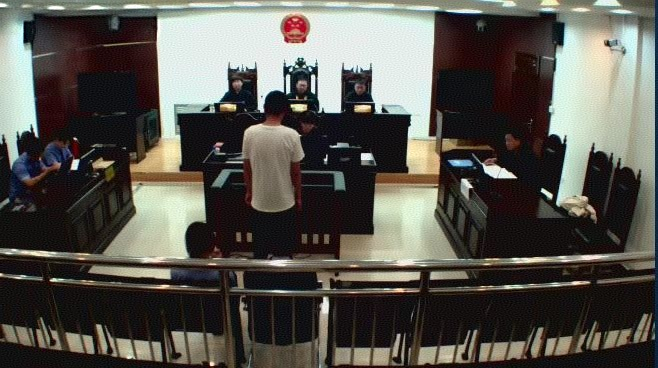 【#男子威胁公开前女同事隐私视频#，向对方索要3万现金和4条香烟，被判有期徒刑并