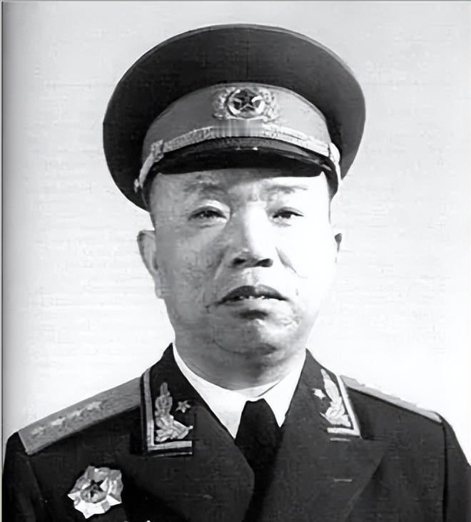 1968年，王树声大将正在机关食堂用餐。突然，他注意到一个年轻干部一次性拿了五份