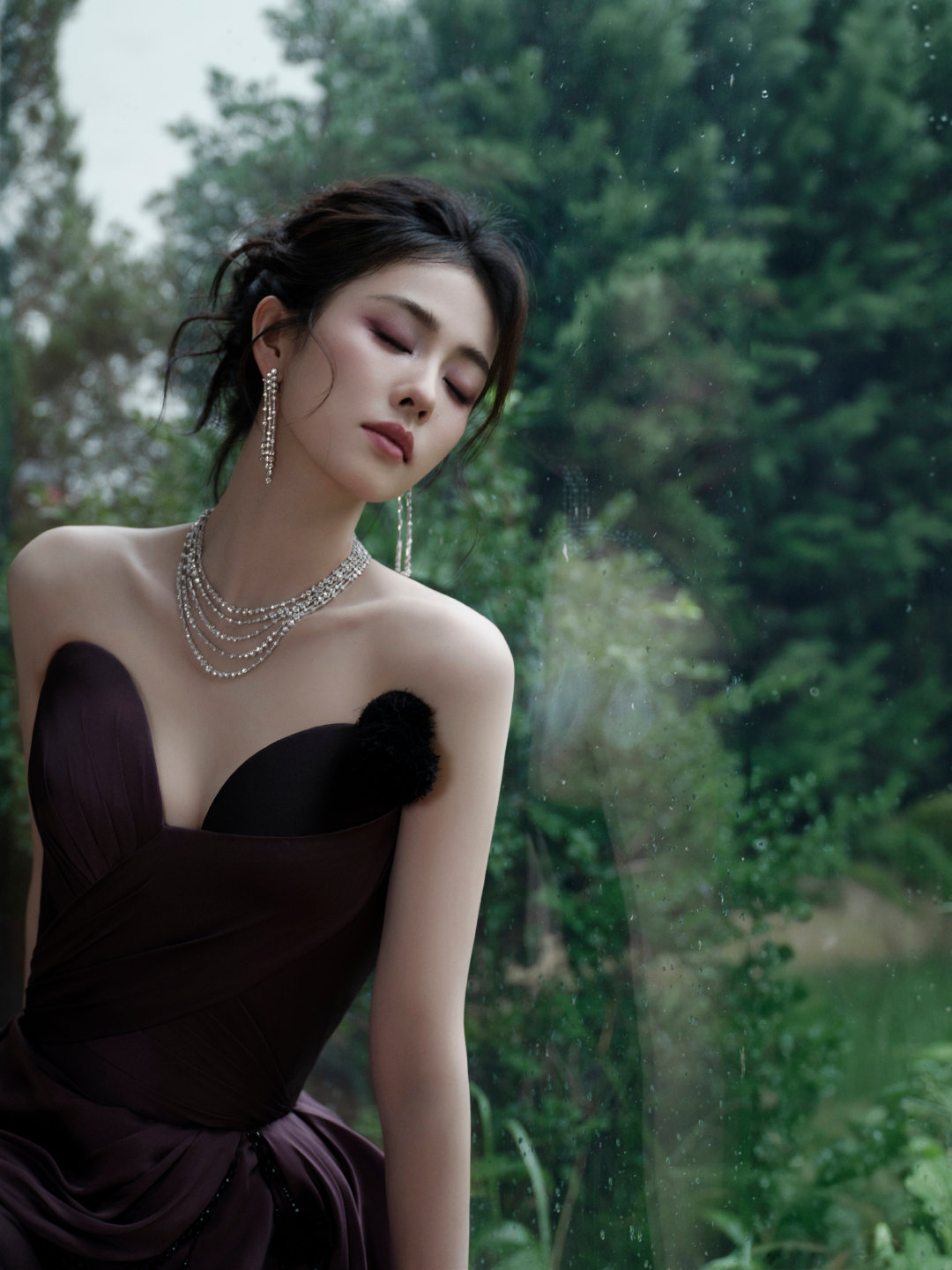 白鹿 × 鹅剧派对造型发布，一袭Ulyana Sergeenko 2025春夏高