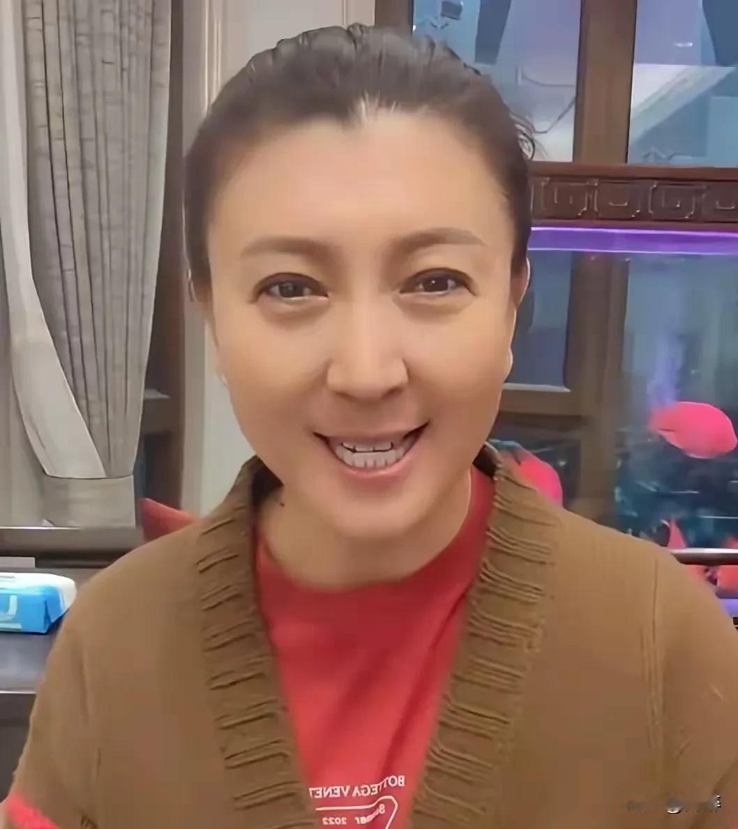 闫学晶这个国家一级演员真的不经扒！

闫学晶至今最能让观众和网友们记住的还是二十