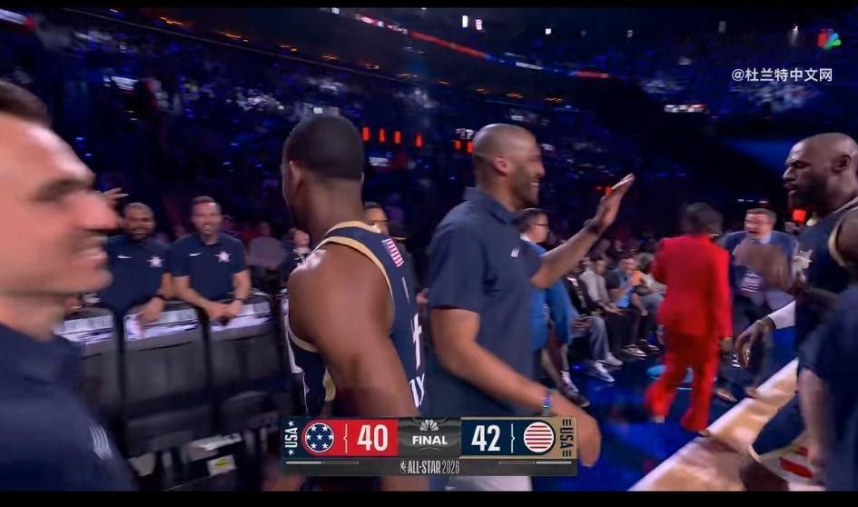 这样的全明星才有意思，设计人真的是个天才！全明星赛上刚刚巴恩斯上演绝杀，福克斯又