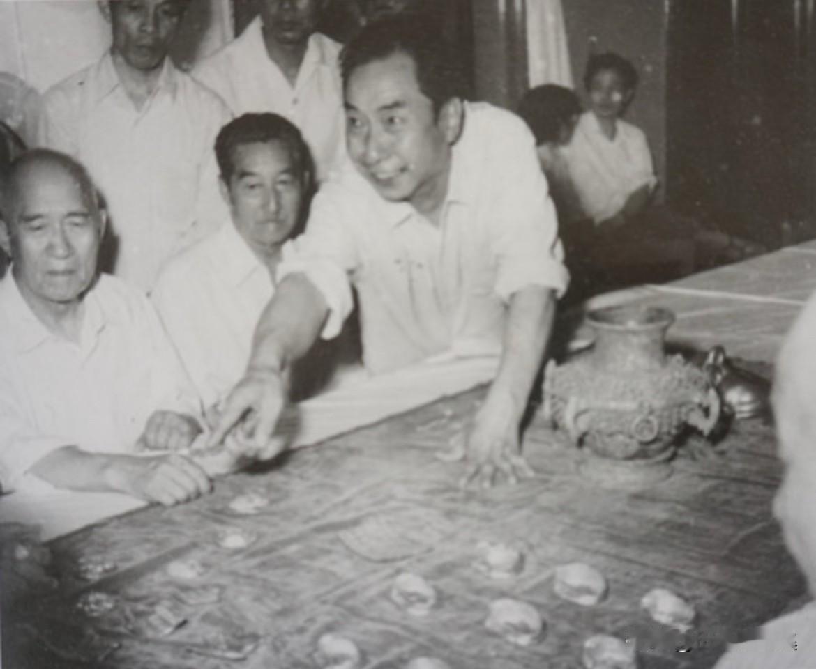 1982年2月10日，江苏盱眙县穆店公社马湖大队南窑庄出土了一批珍贵文物，包括战