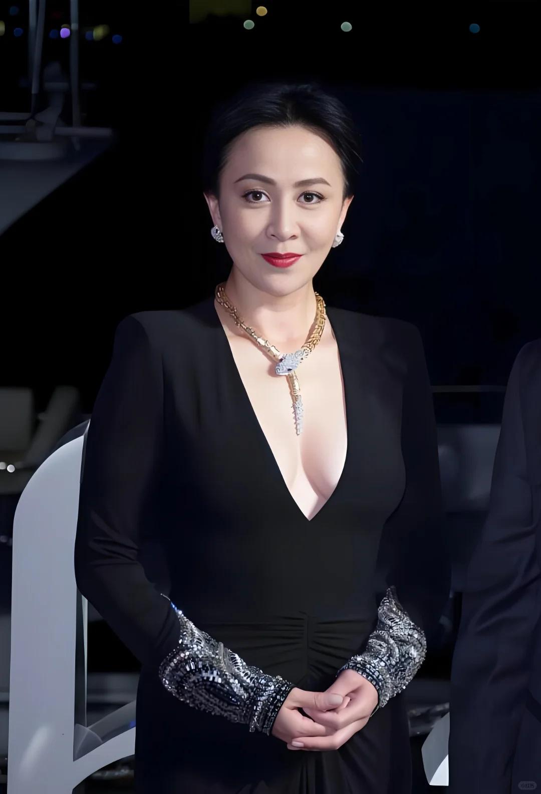 爱奇艺自制综艺《一路繁花》第三季也要来了，网传嘉宾阵容是梅婷、刘琳、杨丽萍、刘嘉