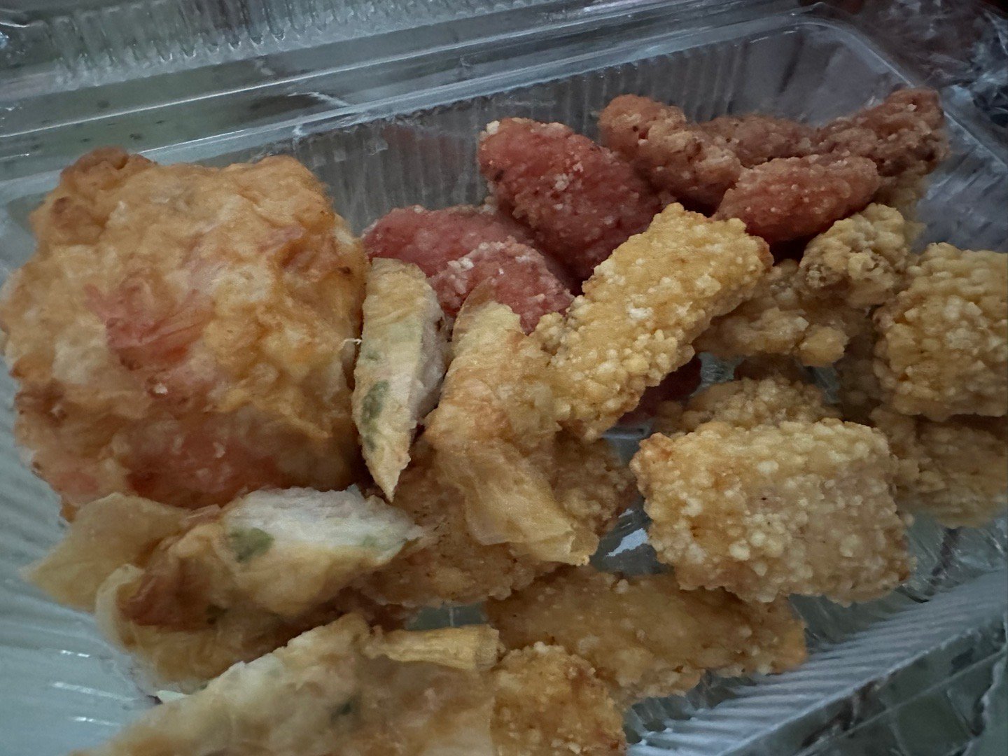 每日一餐分享不该在肚子饿时上市场，看到什么都好吃。 参加聚会完拿到阿姨们准备的客