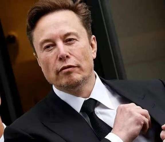 美国被彻底震慑？外国记者问：“美国拥有的核弹头可以摧毁世界1000次，难道中国人