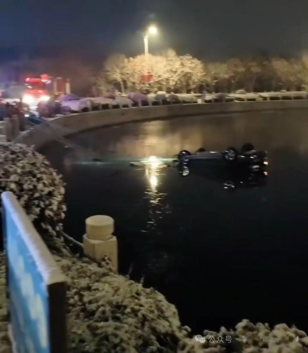滨州“黄河魂”转盘突发事故

12月13日凌晨，雪后，山东滨州长江五路、渤海十八