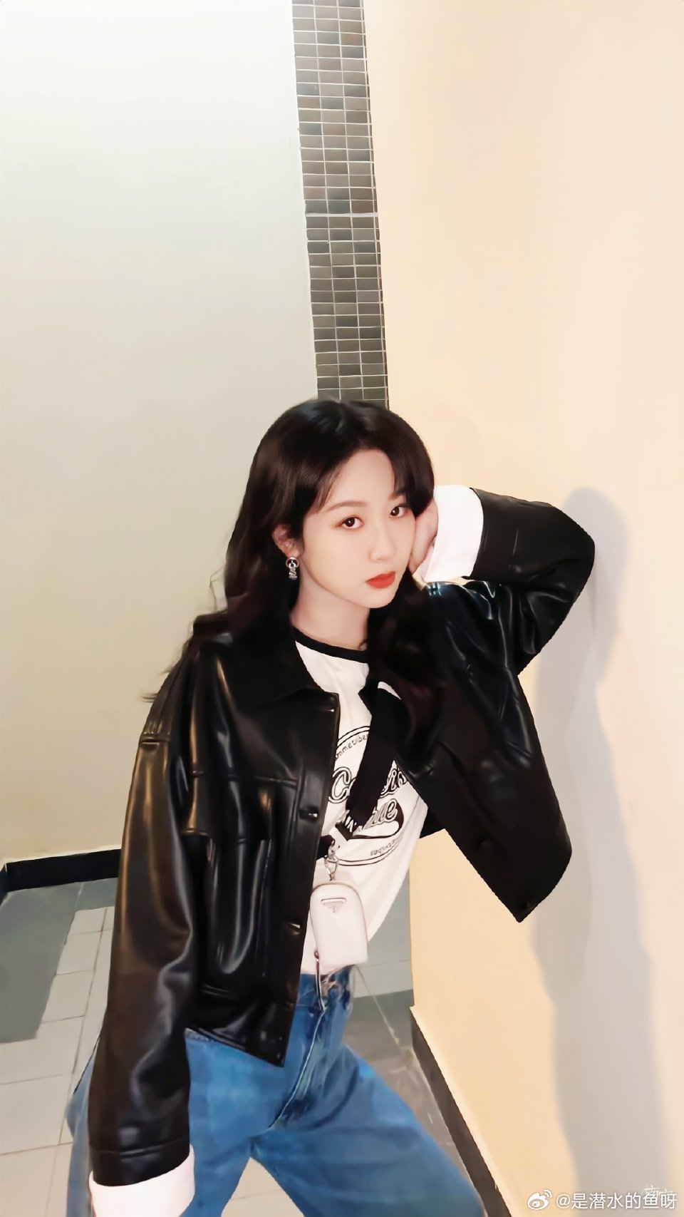 杨紫yz杨紫  ＂想做个园丁 走进你心里种满花朵＂𝘞𝘢𝘭𝘬 𝘪𝘯𝘵