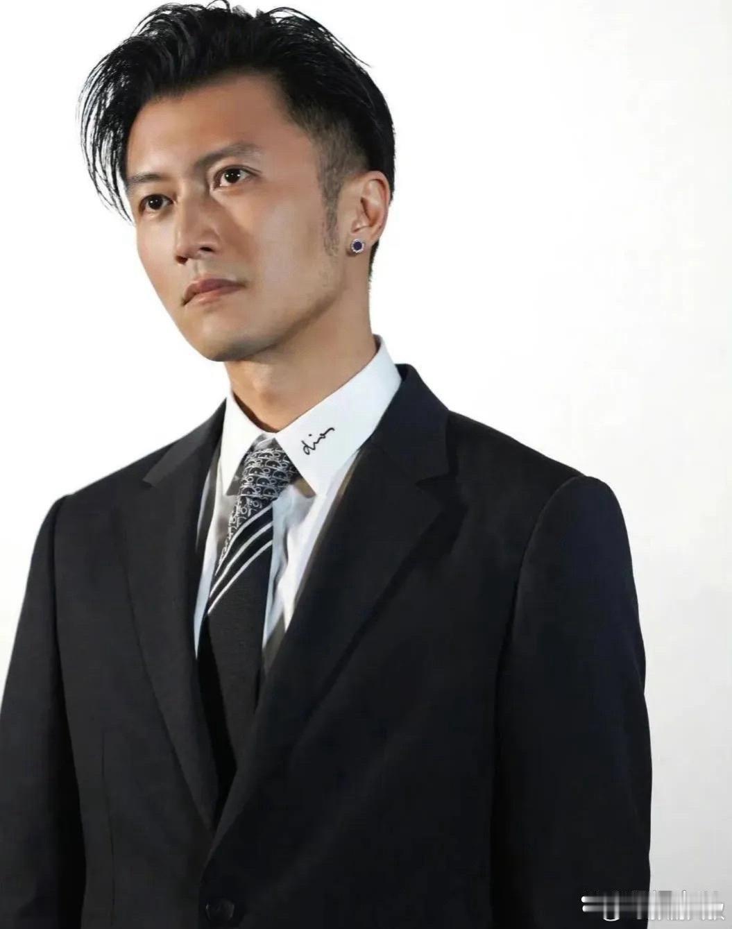 王菲身上有一种让人心安的气质，这种气质不是年轻和美貌能替代的。 ​​​