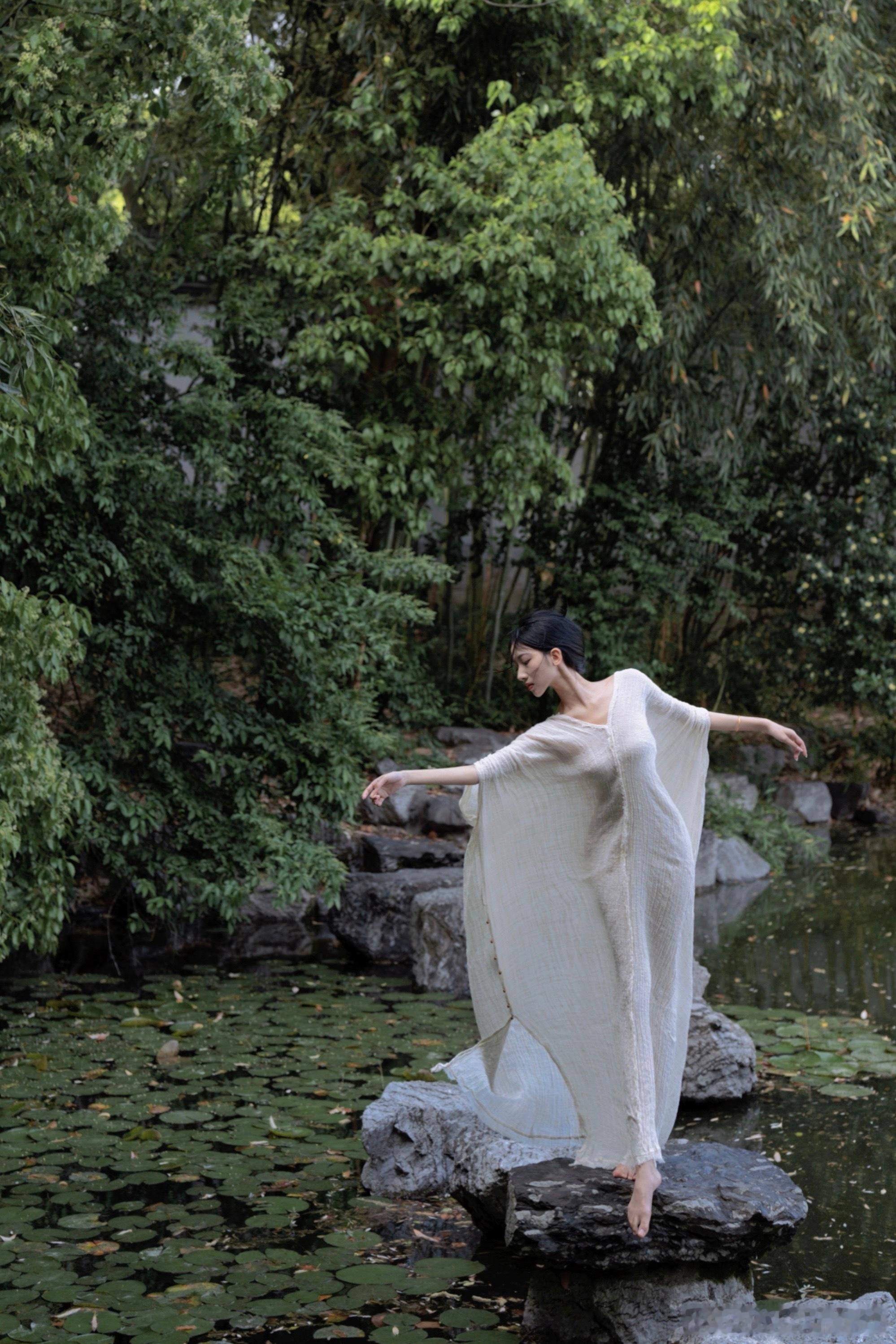 我与绍兴·十年·岁末。好久不见，最近还好吗。一直琢磨不透，日子怎么能既漫长又短暂