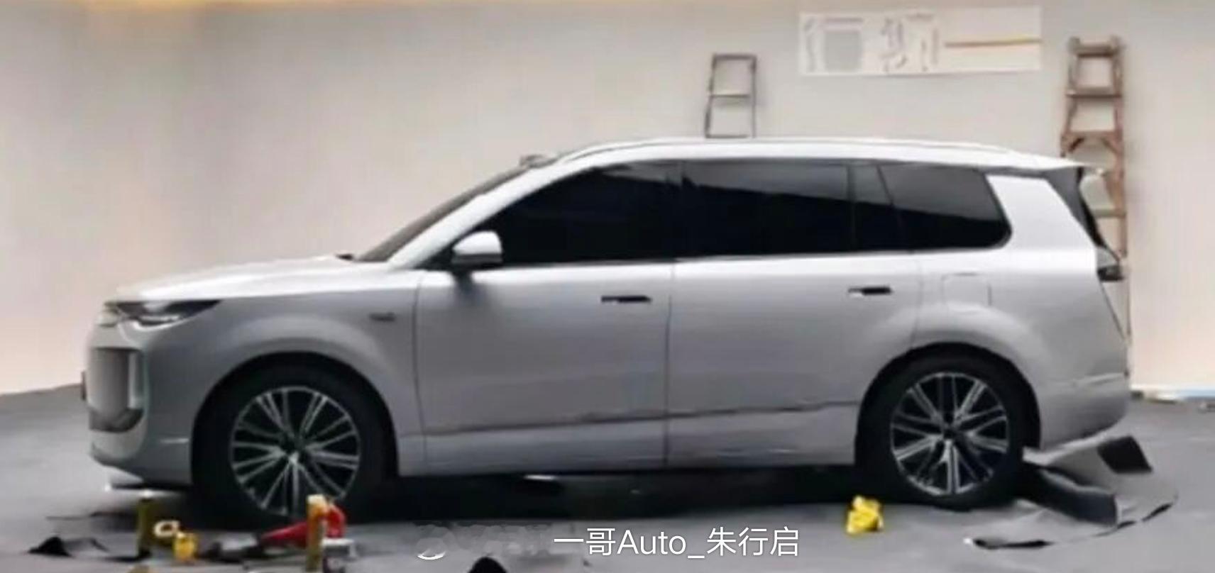 比亚迪海狮08的实车图曝光波浪状的等待设计看着还可以整车的尺寸空间也是挺大的