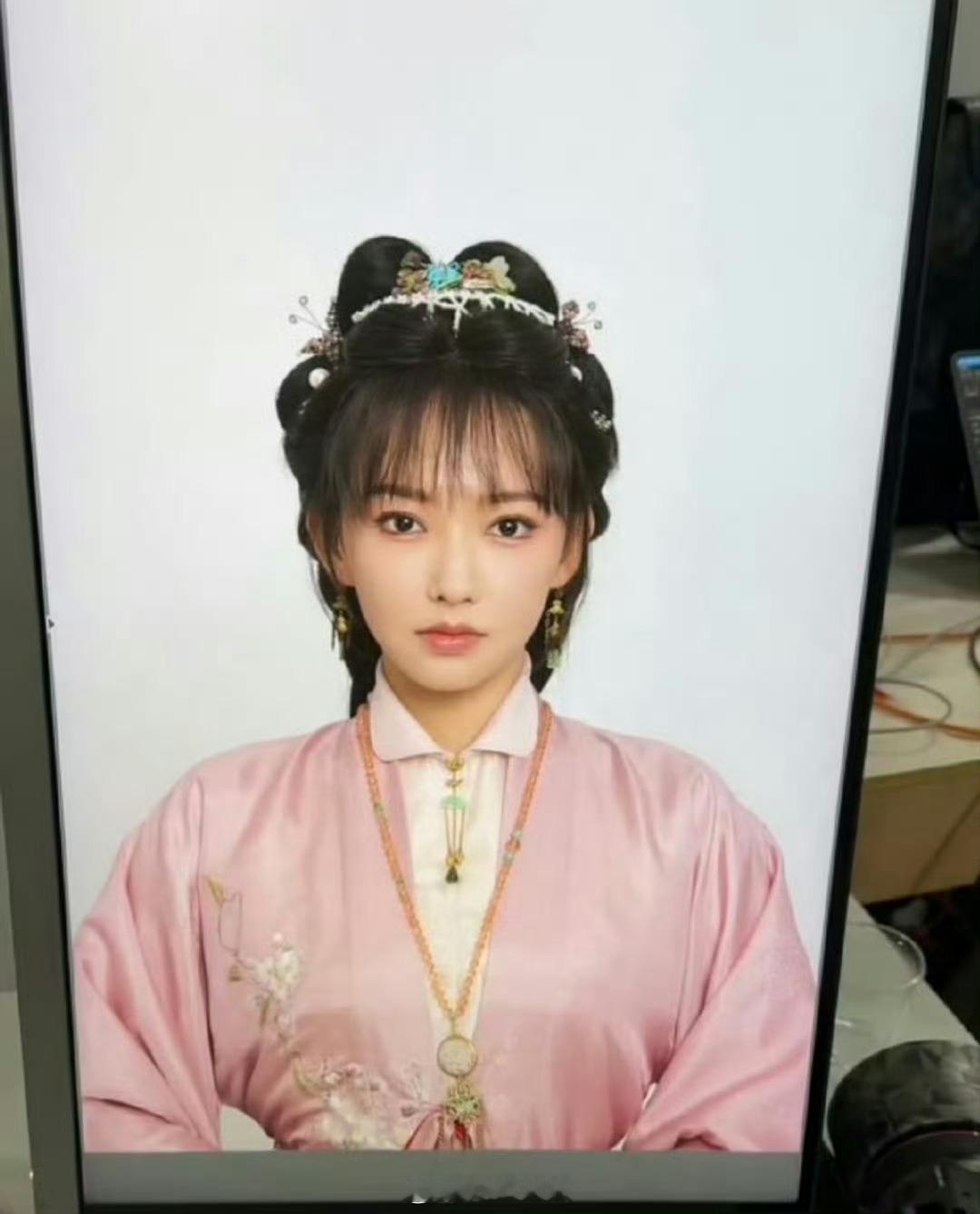 程潇拍于正新剧《玉茗茶骨》的定妆照，来看看怎么样？[思考] ​​​