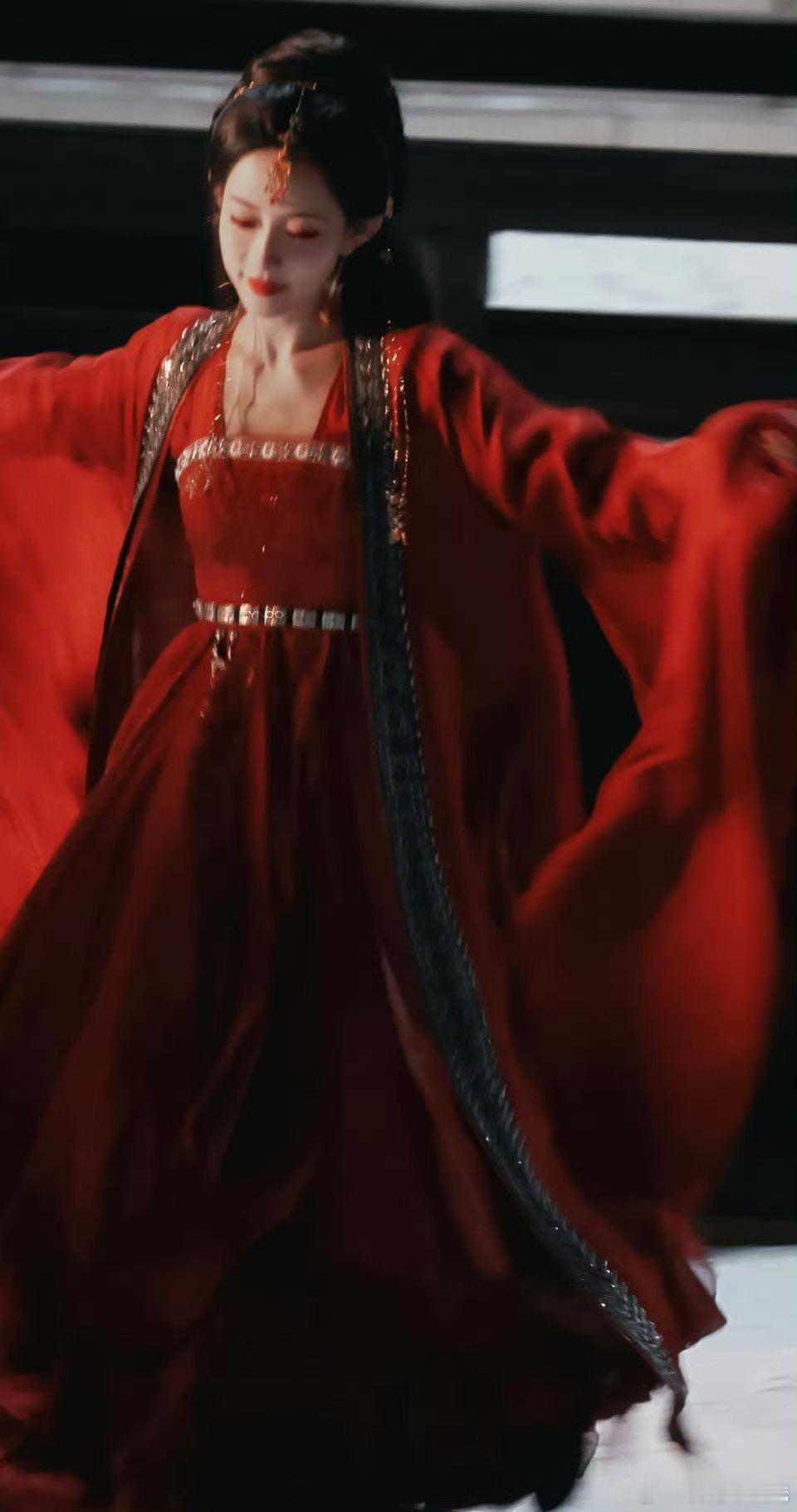 尚公主这个剧组妆造真的好多啊！今天是红衣限定版摇摇明媚灿烂 