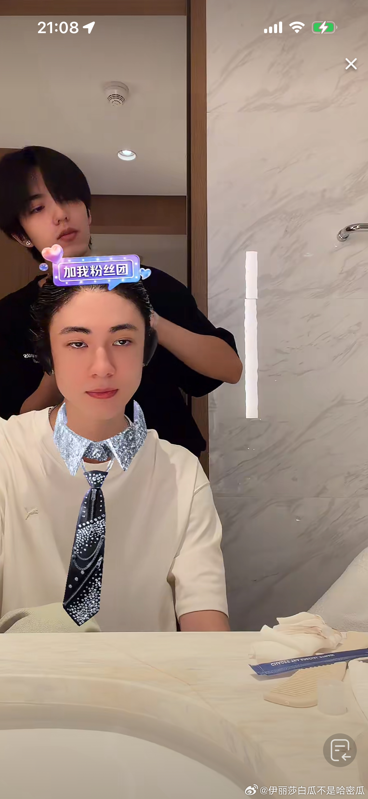 天定良元  💜💙 天定良元 我的玛雅淑元亲自担任托尼老师给奥利染发奥利趁淑元