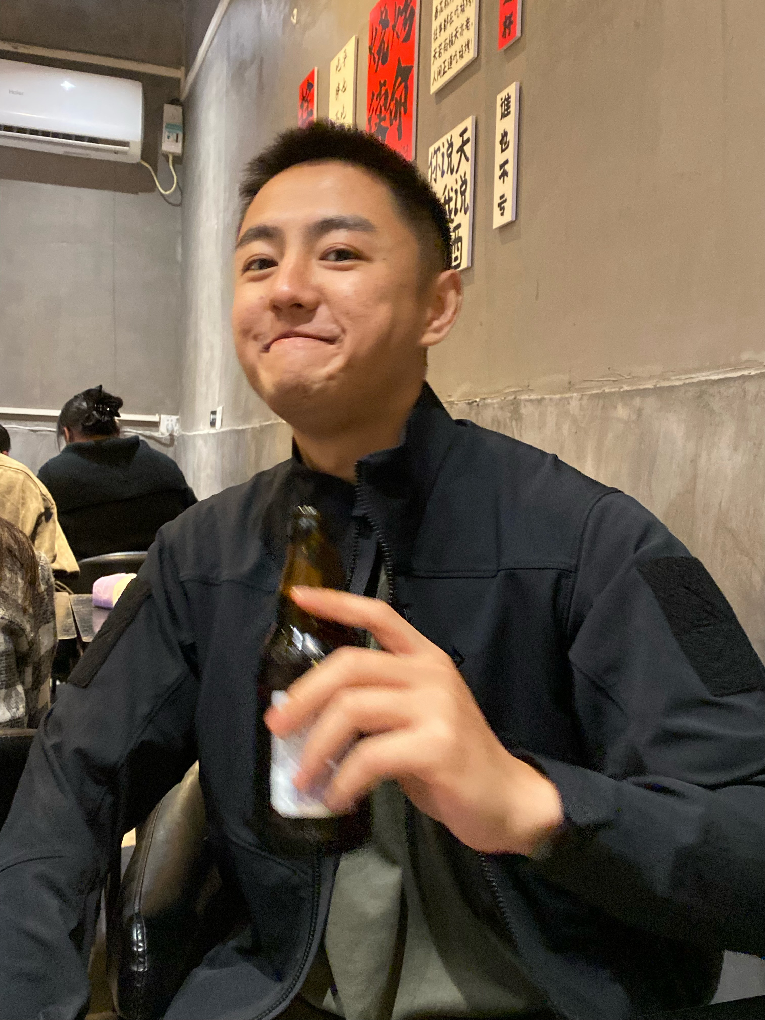 龙牙战术线新款最近出一个帅炸一个[哇]图为龙牙战之苍狼战术立领夹克。来不急等鳄色