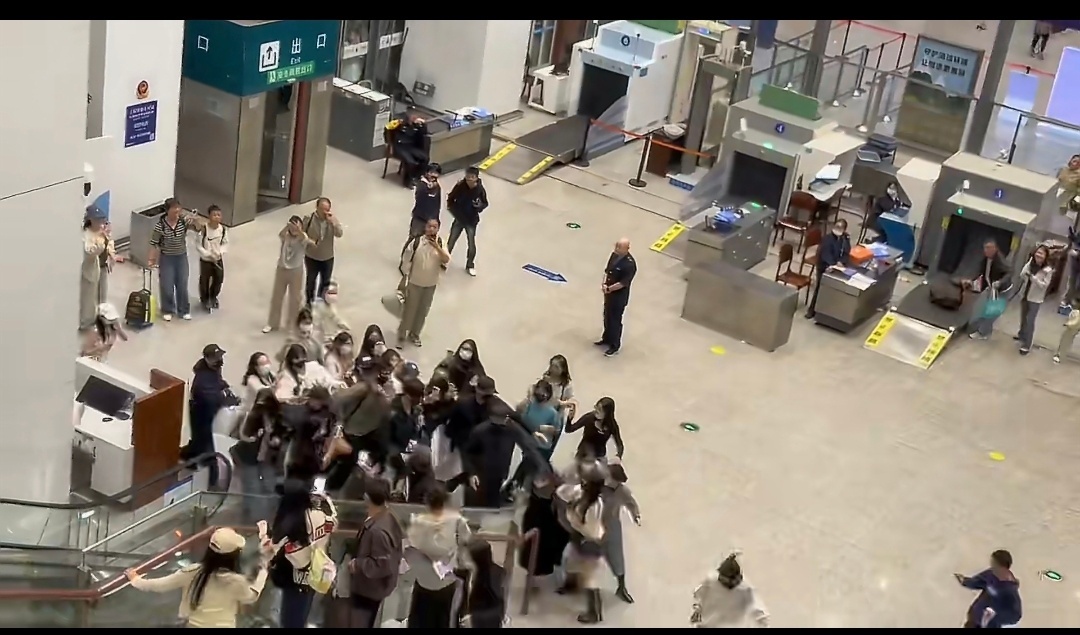 感觉张凌赫有些崩溃了ss太可怕了 