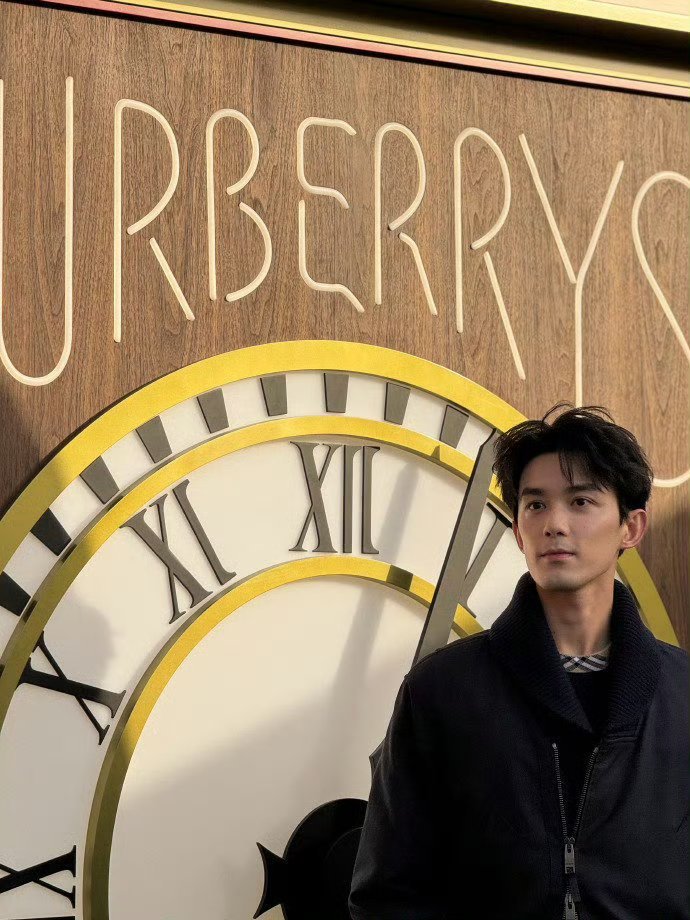 吴磊北京Burberry活动路透，状态真好，帅麻了  赶紧给我多进几个古装组啊 