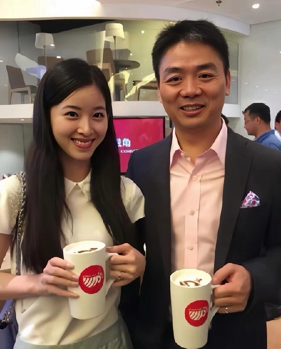 这样一对比，感觉刘强东和章泽天都老了好多。 ​​​