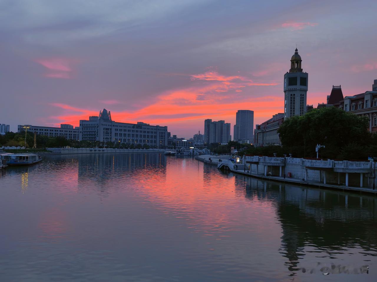 海河霞光。2026年8月5日于解放桥上拍摄。随手拍海河美景 海河日出