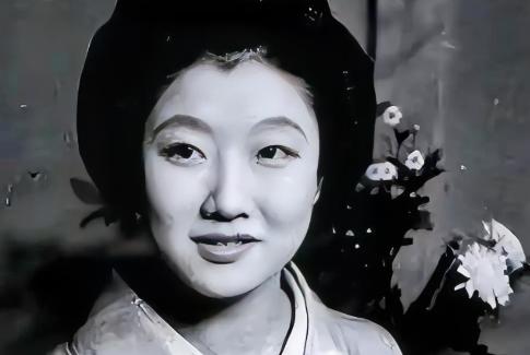 中国连长不忍杀害日本女俘虏，将其带回家乡隐姓埋名成婚，相守三十二年后，才知晓妻子