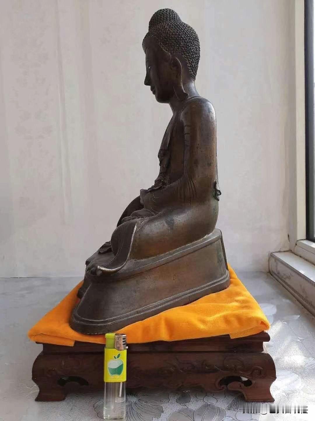 佛像供的是心境

一位老藏家曾对我说：“供佛，供的不是那尊像，是看到它时，心里忽