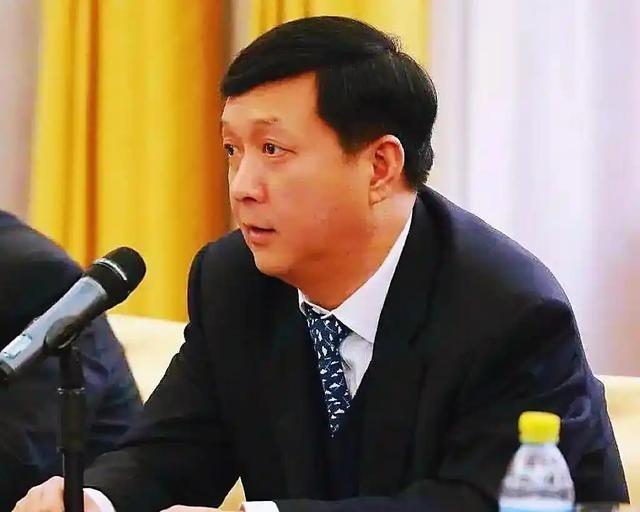 就在这两天，中科院的官网上，有个变化不简单：歼-20的总设计师杨伟，简历被撤了。