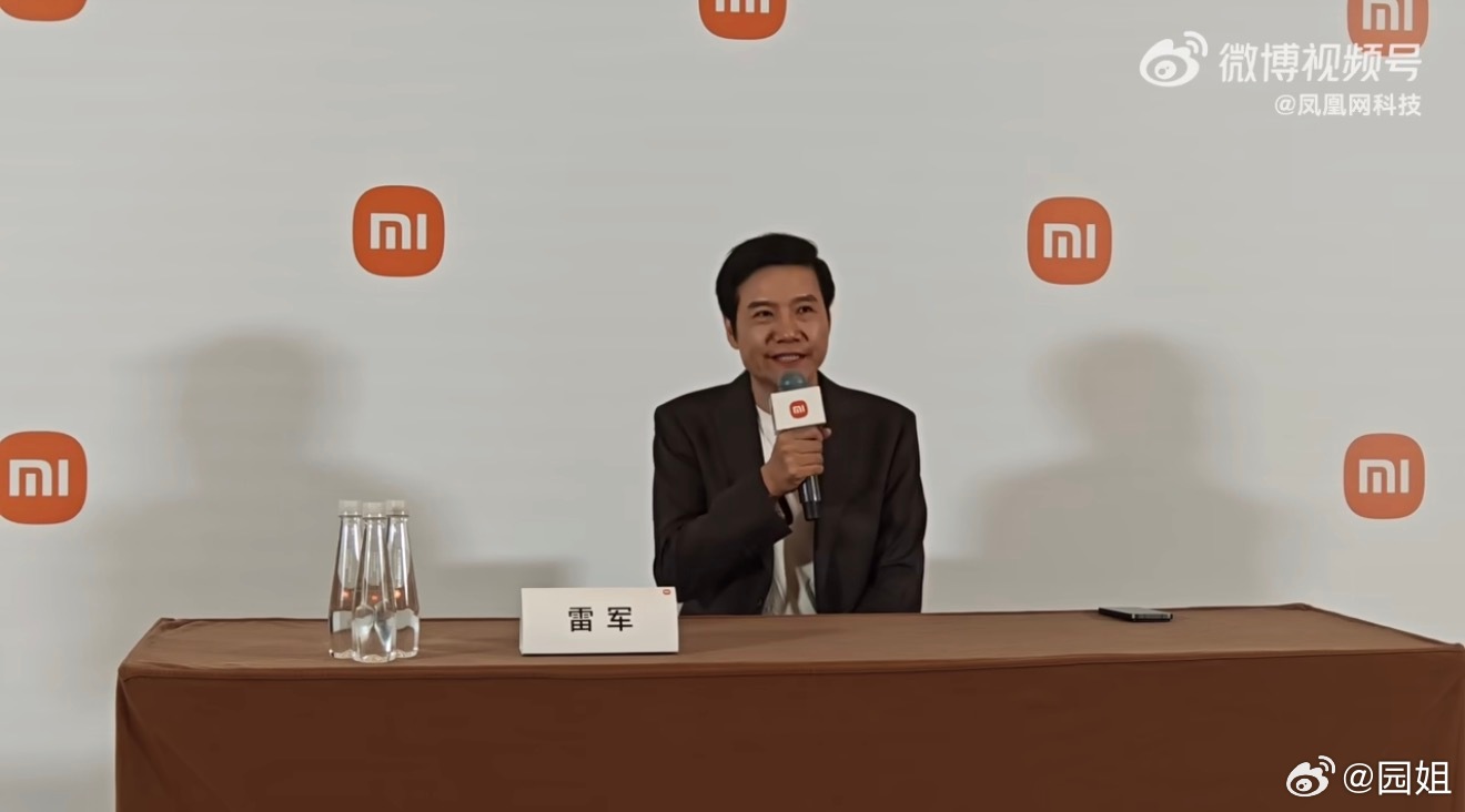 #雷军说小米是被黑最惨的车企之一#雷军在年度演讲后受访直言，小米汽车发布以来，因
