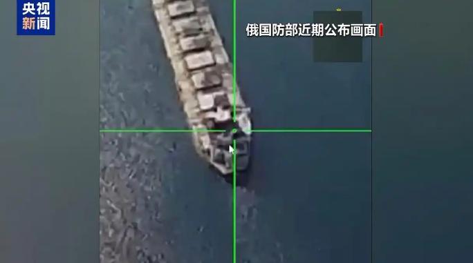 乌克兰传来消息！
 
战火砸向电商仓库，打仗已经打到普通人的购物车。
 
俄乌冲