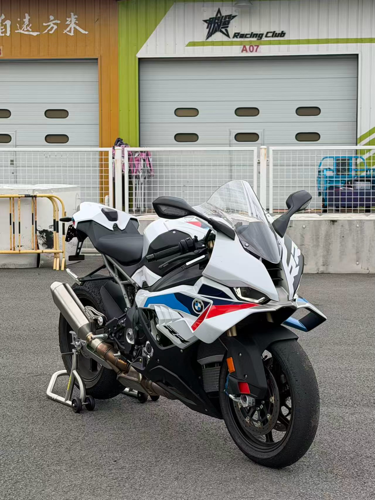 一张图证明我来过这里在宁波赛车场解锁了第二台公升新BMW S1000 RR 太赞