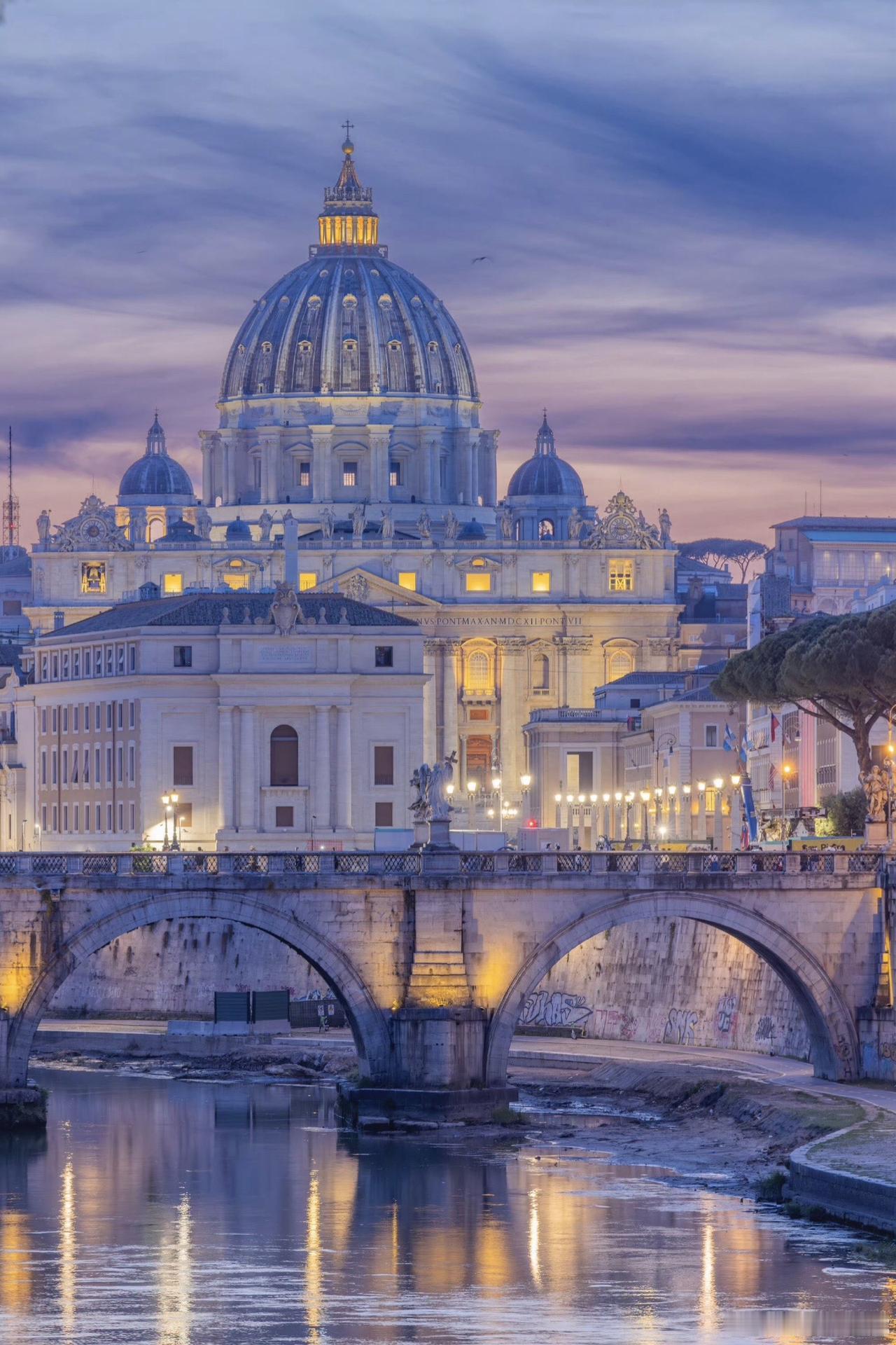 光影流转，对话未来。 🎞️✨

【影调重塑：原图 vs AI 重构】

摄影是