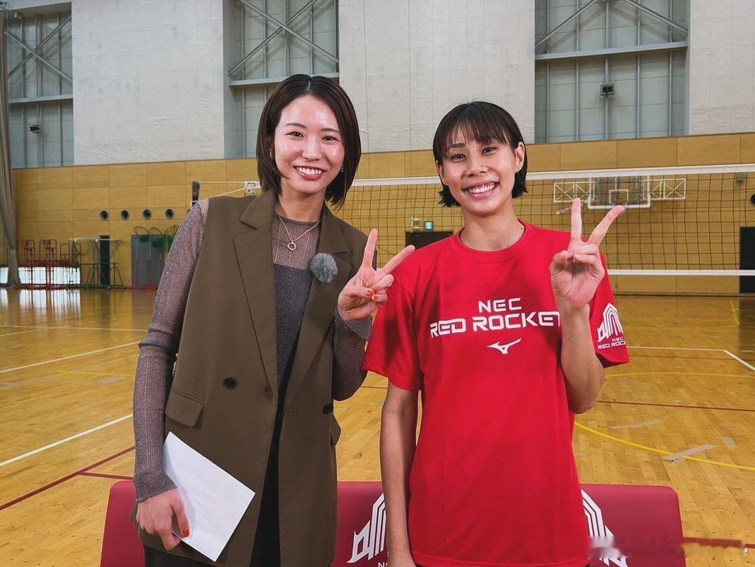 🔴 日本女排超级联赛开赛在即，已退役的古贺沙里那来到曾效力过10个赛季、也是唯