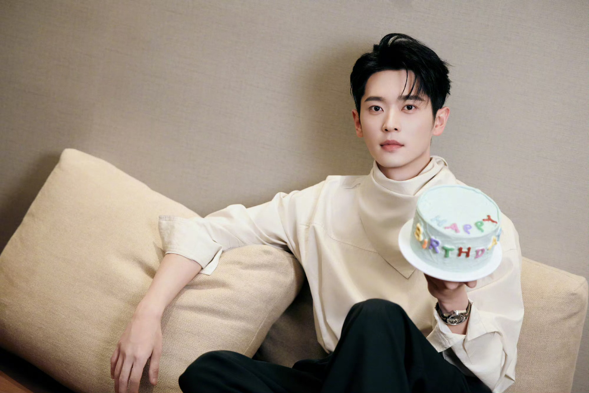 来看丞磊生日会的人有福了丞磊生日会期待期待！想看哥粤语演绎经典影视剧台词嘿嘿 