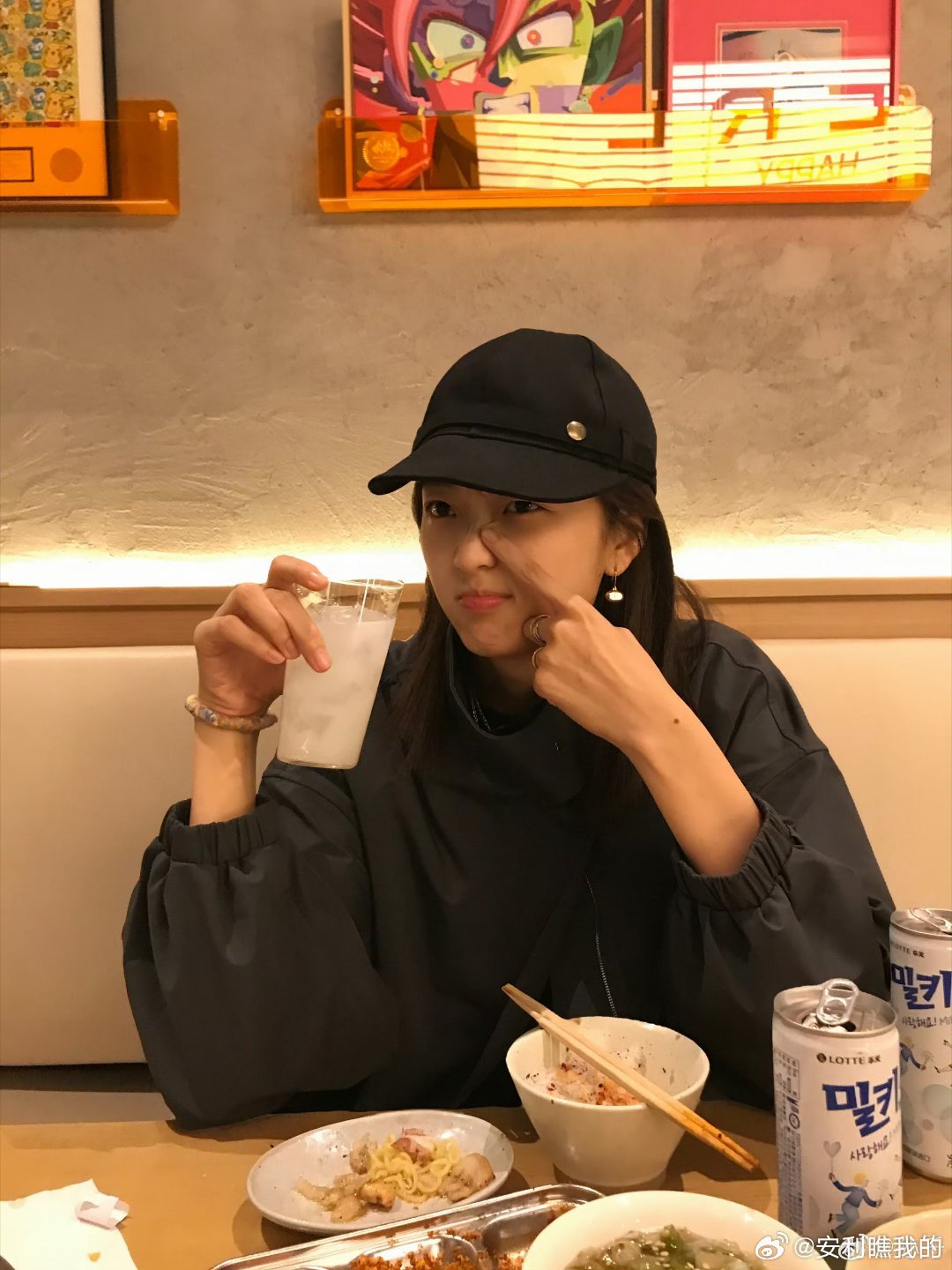 孙千下班喝酒照孙千这下班小酌照绝了！没有精致的妆容和刻意的摆拍，就是那种卸下疲惫