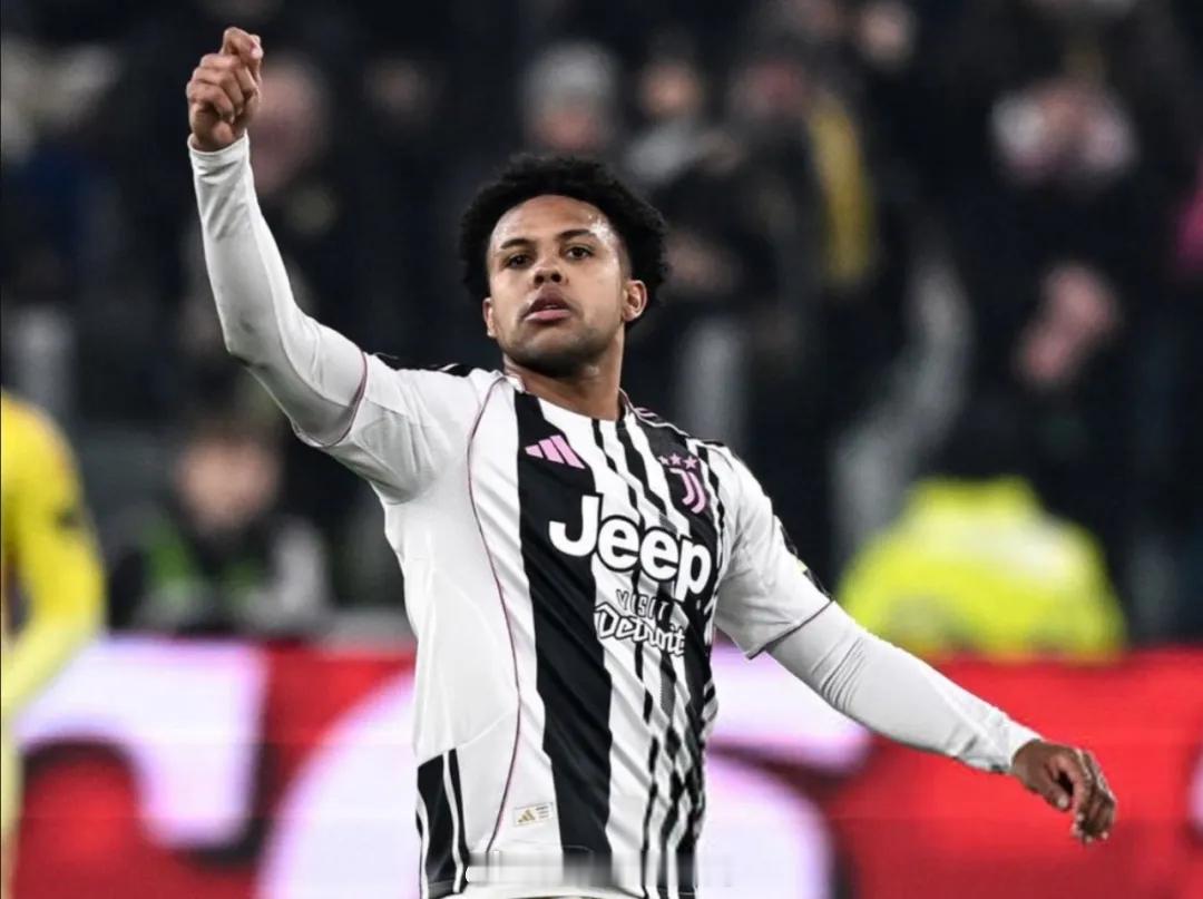 尤文中场麦肯尼的合同今夏就要到期，对此，斑马军团总监奥托里尼在接受意大利天空体育