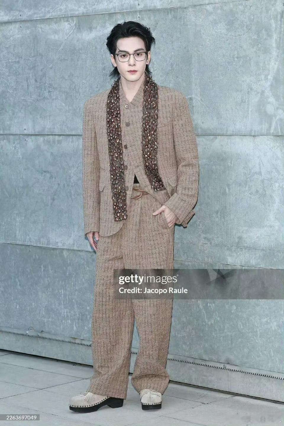 曾舜晞贵公子老钱风曾舜晞米兰时装周造型真的特别好，从容又贵气，真的帅到我心坎里了