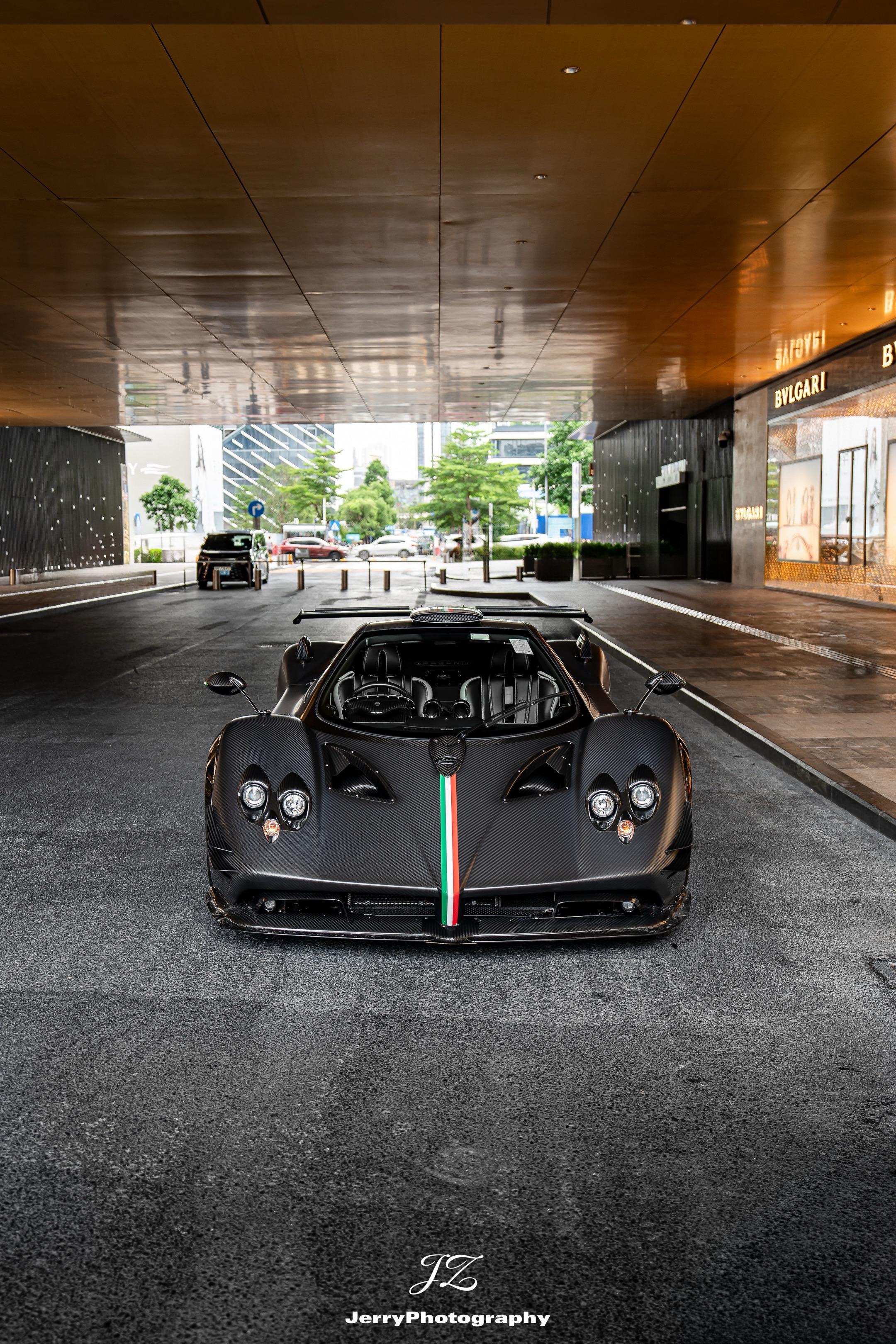 Zonda Absolute Evo.哑光碳与意大利国旗拉花！