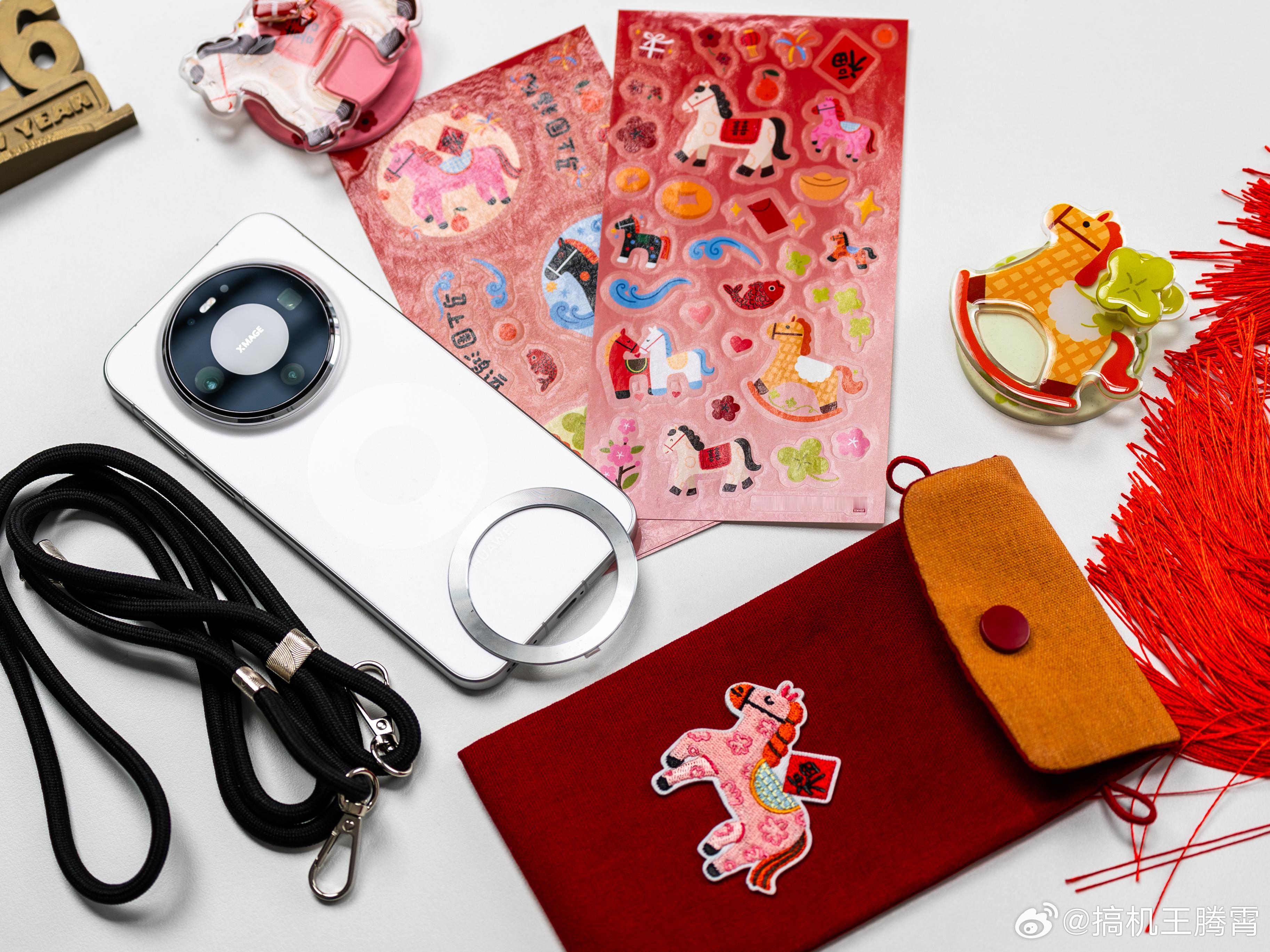 华子给我寄了个华为Mate 80系列马年限定周边礼盒，讲道理蛮好看的，有2个马年