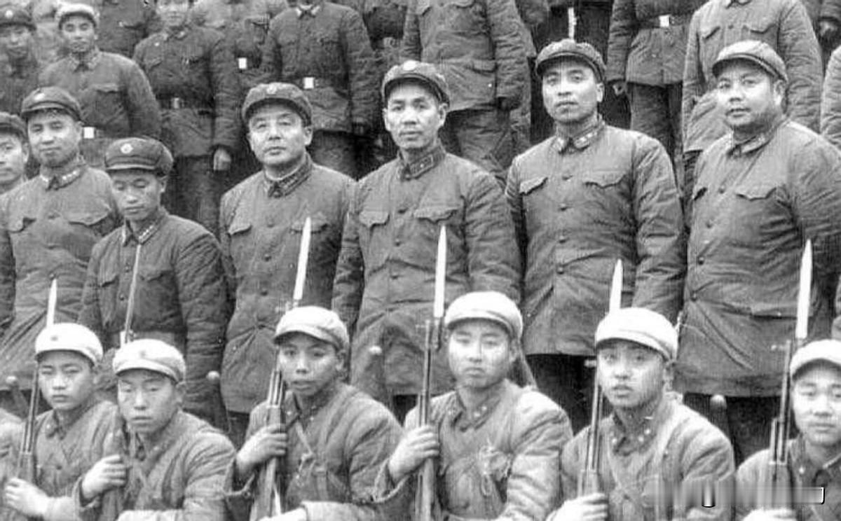1964年，生产建设兵团副司令丁盛少将下基层视察，得知：“1个女兵排驻扎在荒无人