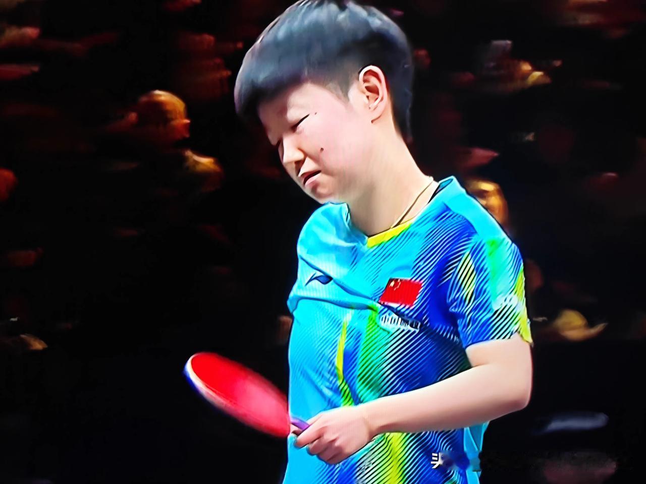 孙颖莎这是怎么了？今晚的中国大满贯赛第二轮，面对世界排名101位的泰国选手帕拉南