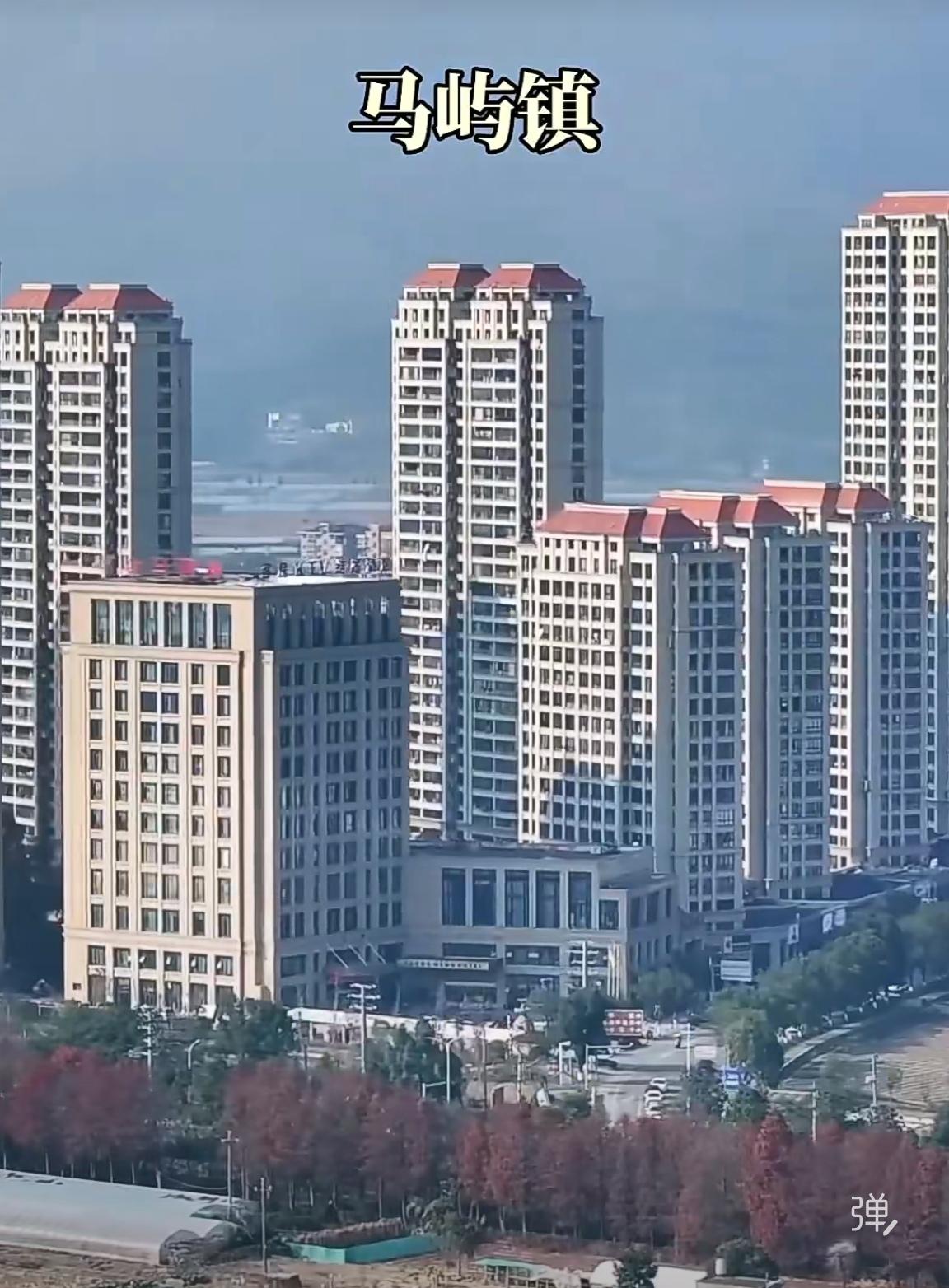 你能想象到一个浙江农村小镇能发展成这样吗？这还是农村吗？我陷入了沉思之中！过去农