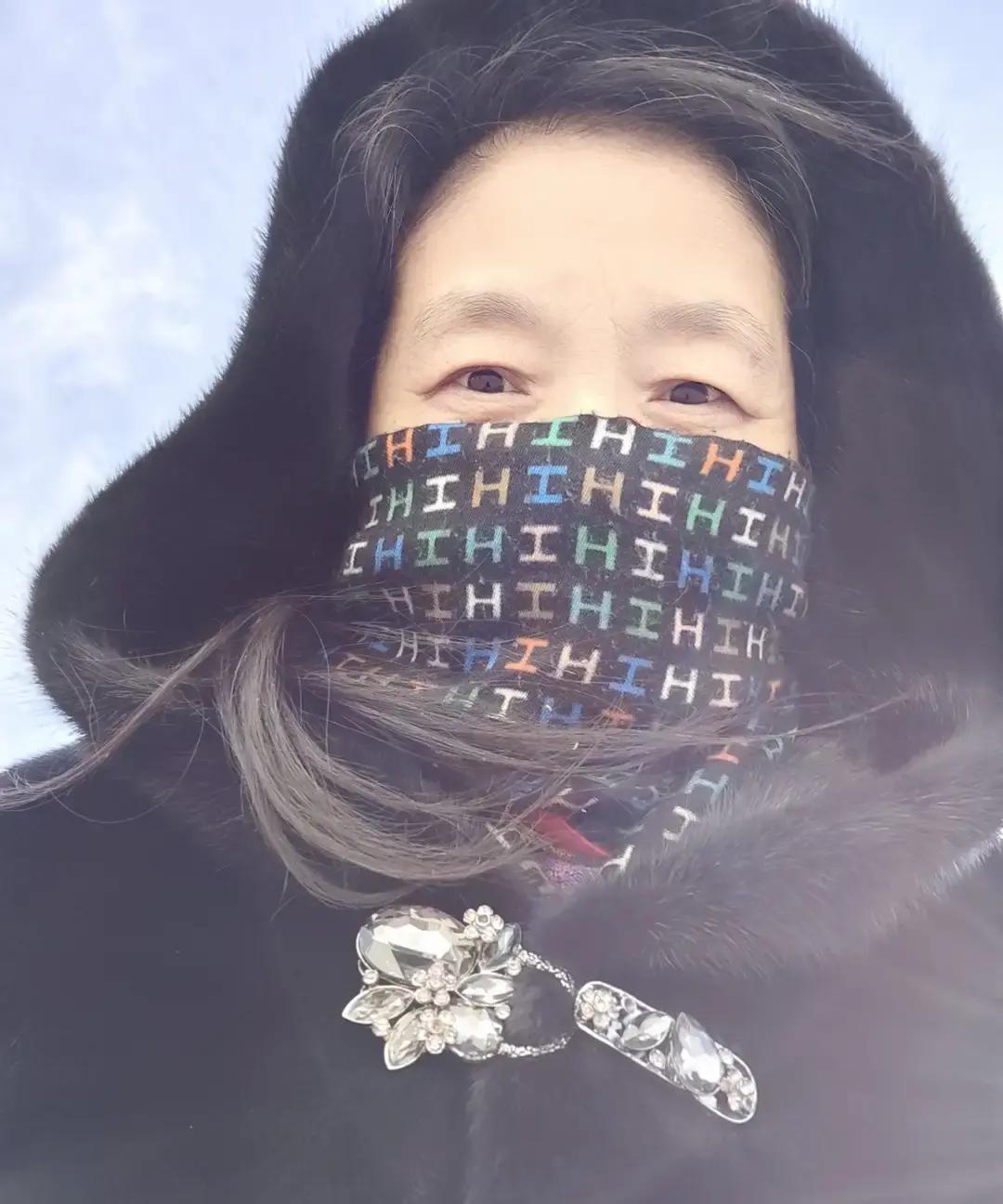 零下30℃还穿羽绒服？白挨冻！
 
去年十二月，哈尔滨雪乡零下三十七度。我穿着八