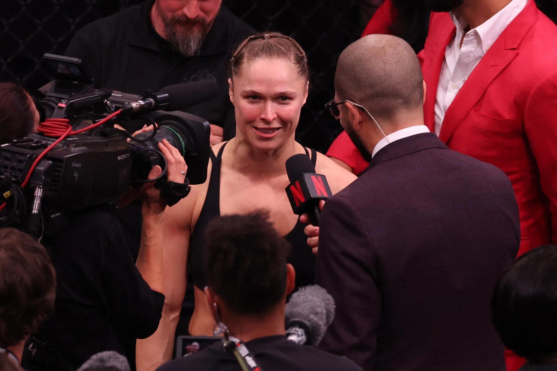 UFC Cris Cyborg似乎愿意推迟退役，以便与“Rowdy”（Rouse